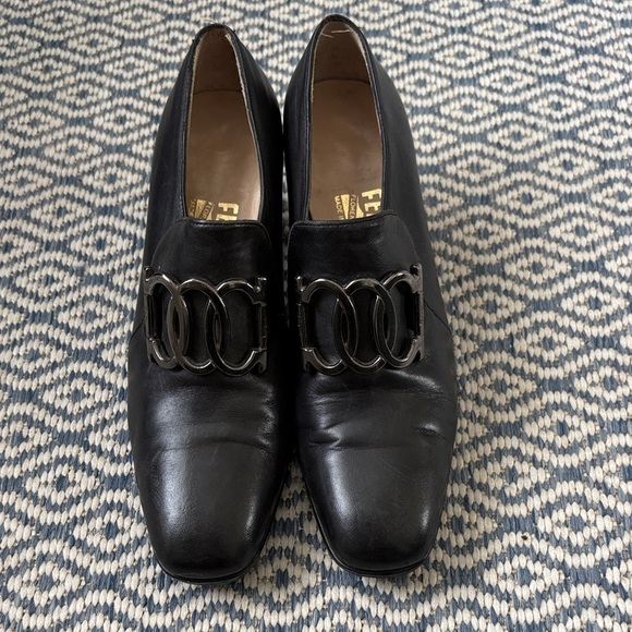 Salvatore Ferragamo Shoes - VINTAGE FERRAGAMO “Gancini” buckle leather pump